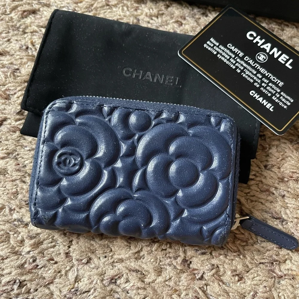 Chanel Camellia Blue Card Zippy Holder - Picture 3 of 16